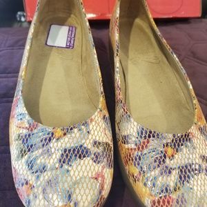 Aerosoles Lantern floral print size 8